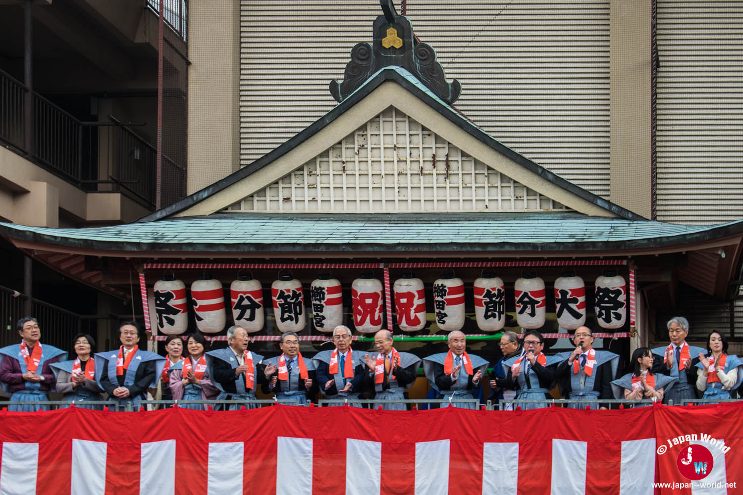 Lancer de haricots au sanctuaire Kushida pendant Setsubun