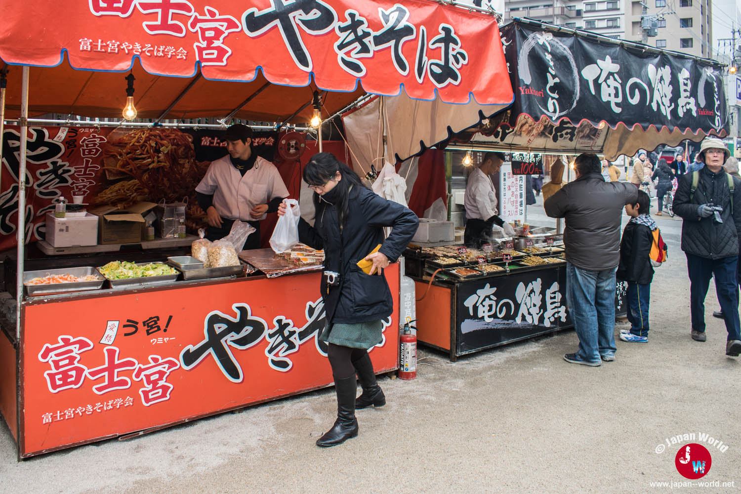Stand de nourriture au sanctuaire Kushida pendant Setsubun