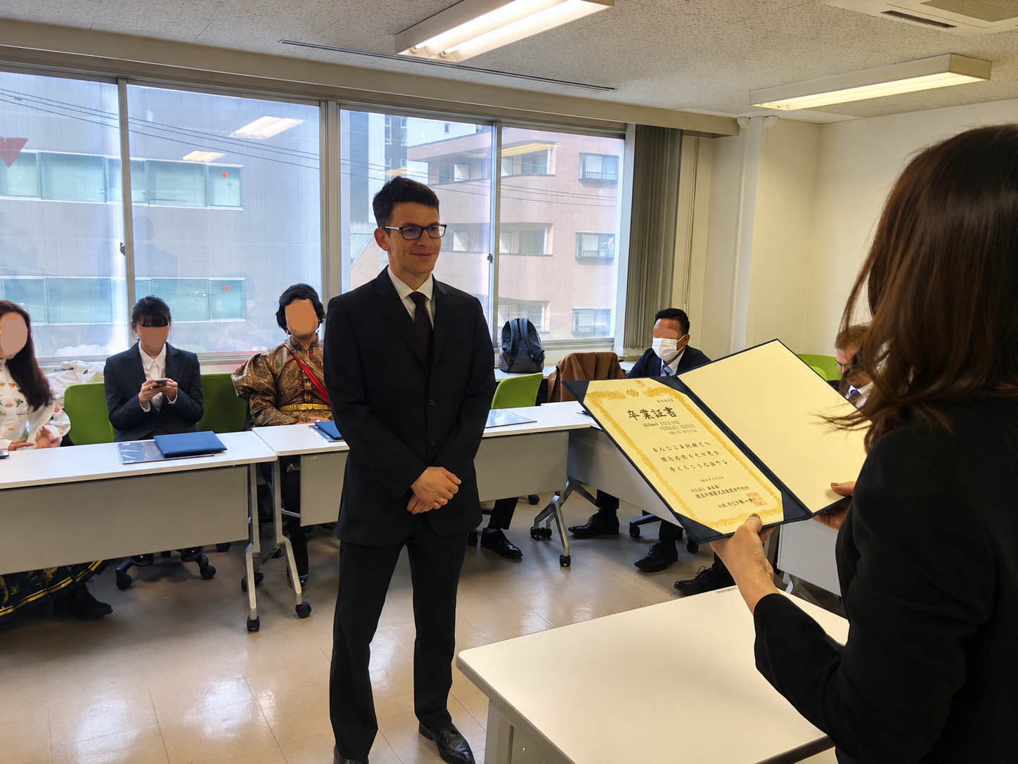 Diplômé de Aso College Group Japanese Language