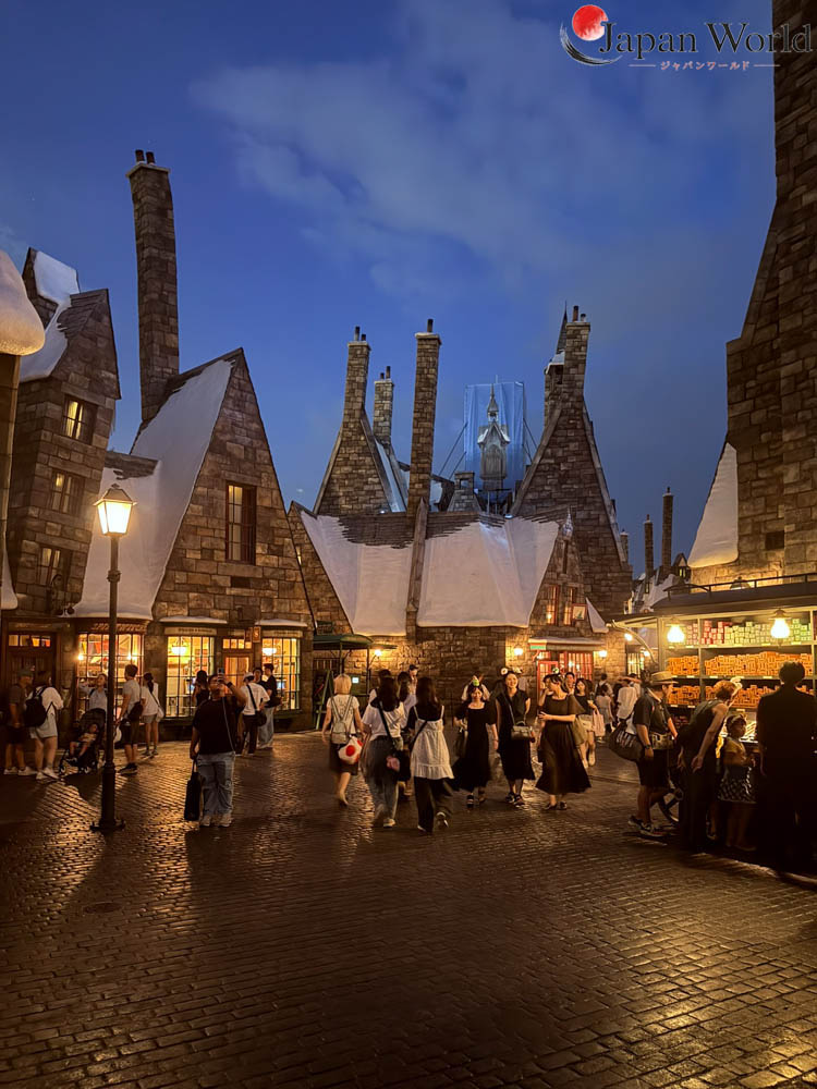 Pré-au-Lard à la tombée de la nuit à Universal Studios Japan