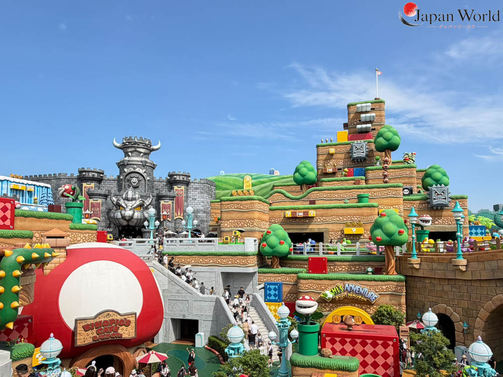 Vue panoramique de Super Nintendo World avec les univers de Mario et Donkey Kong