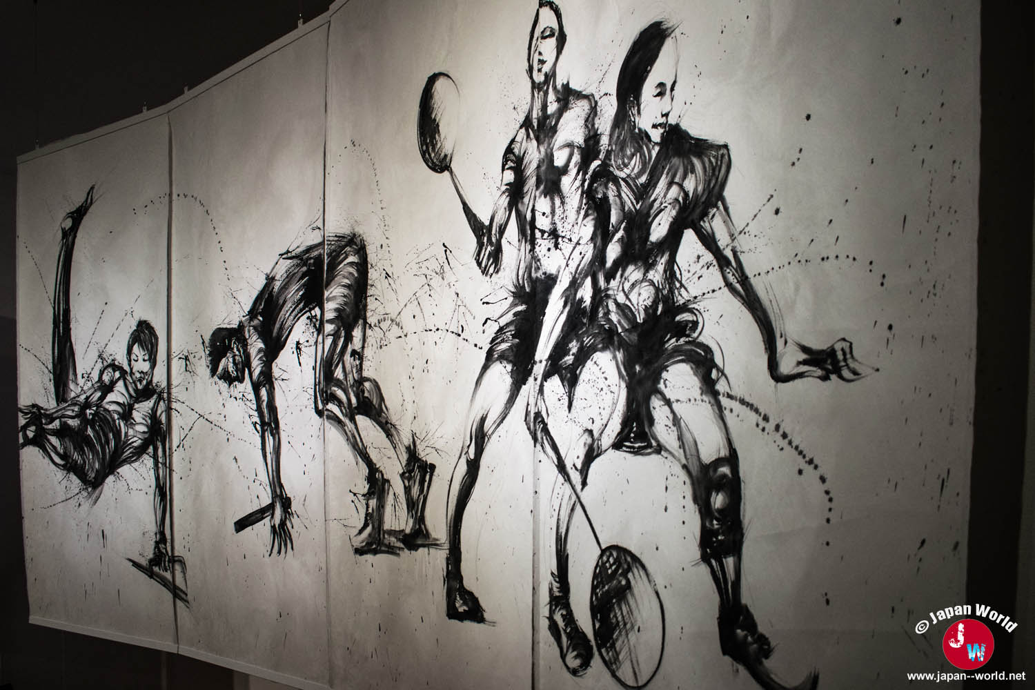 Grande composition à l'encre représentant plusieurs sportifs en mouvement