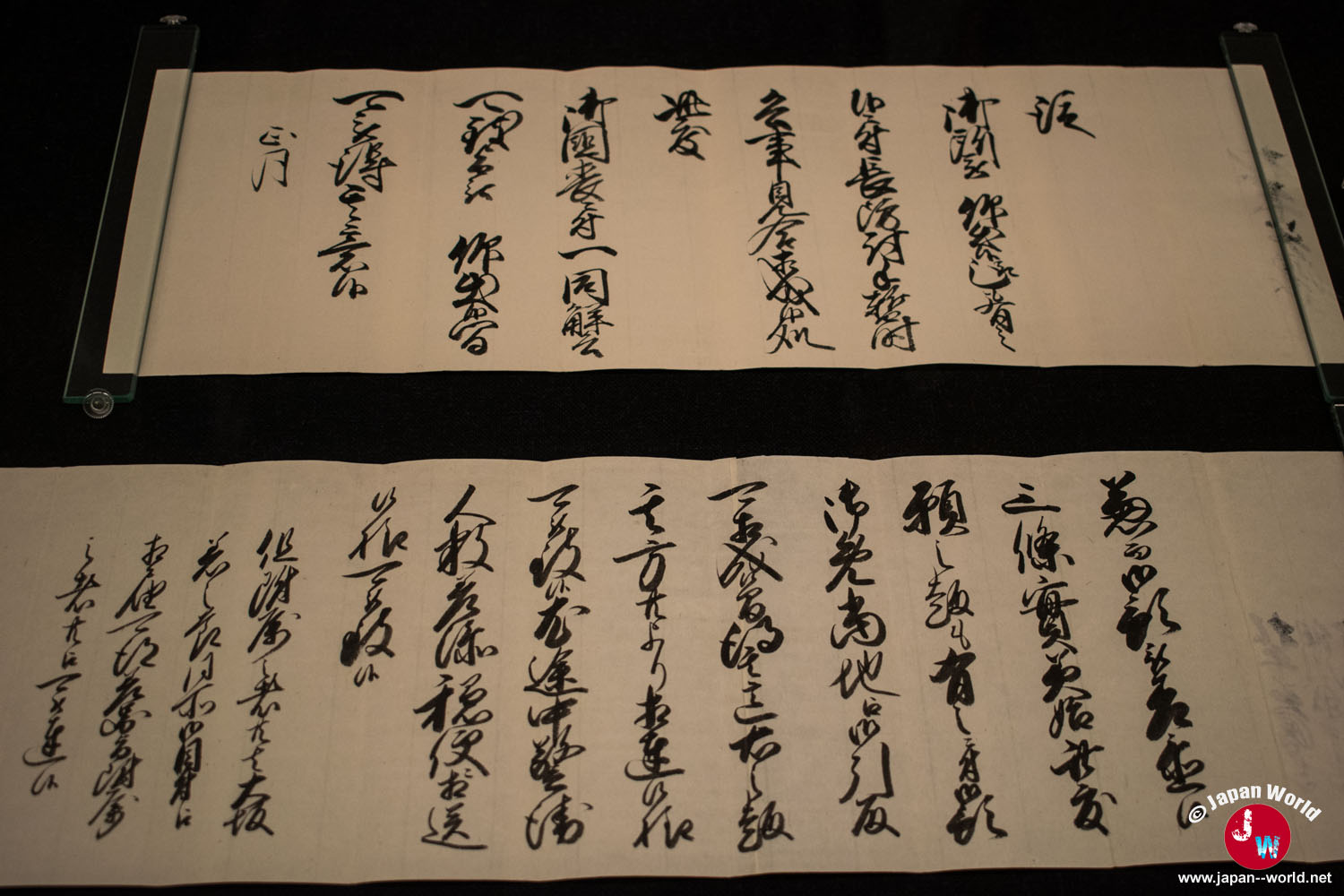 Rouleau calligraphié présenté dans la première exposition mise en vedette