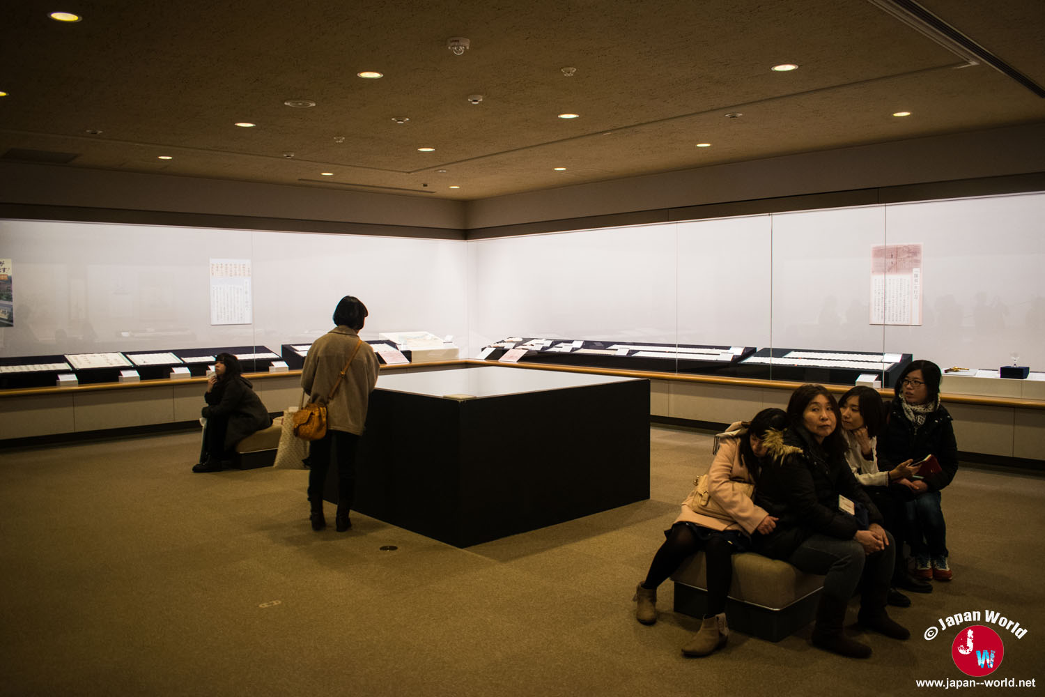 Deuxième pièce de la première exposition mise en vedette avec ses documents