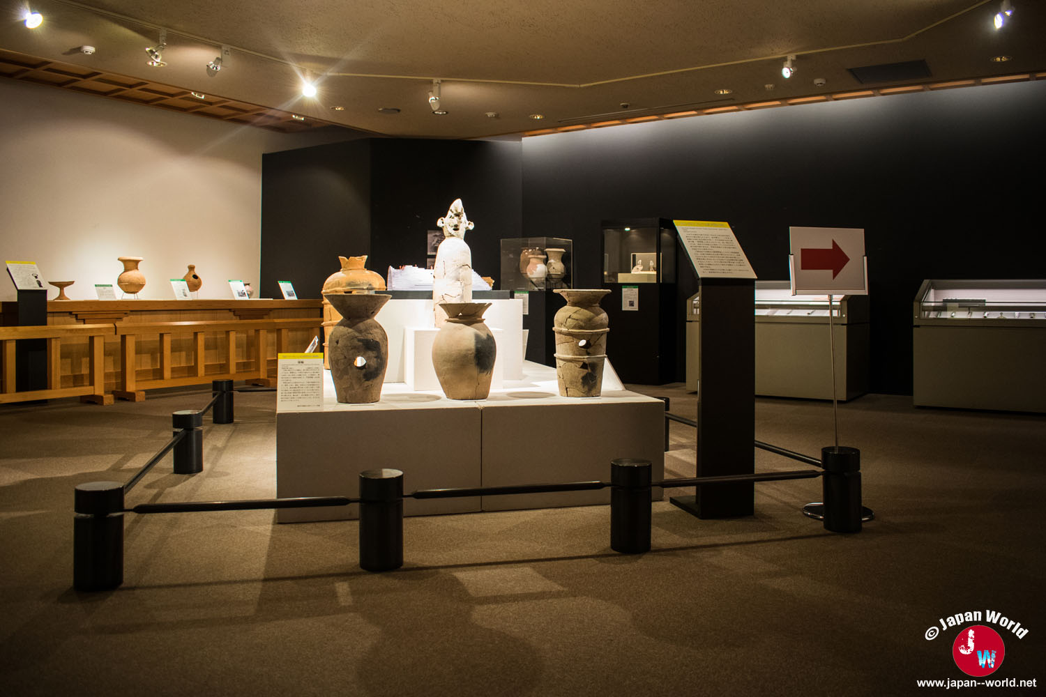 Troisième pièce de l'exposition mise en vedette consacrée aux poteries anciennes