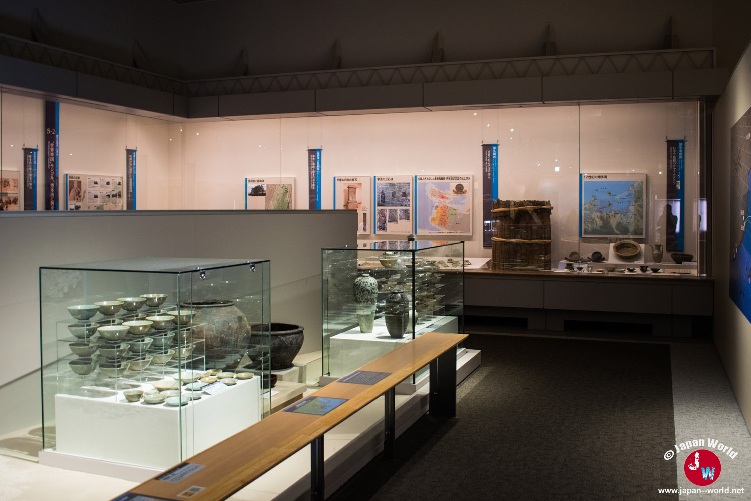 Salle consacrée aux vestiges archéologiques et aux échanges anciens de Fukuoka