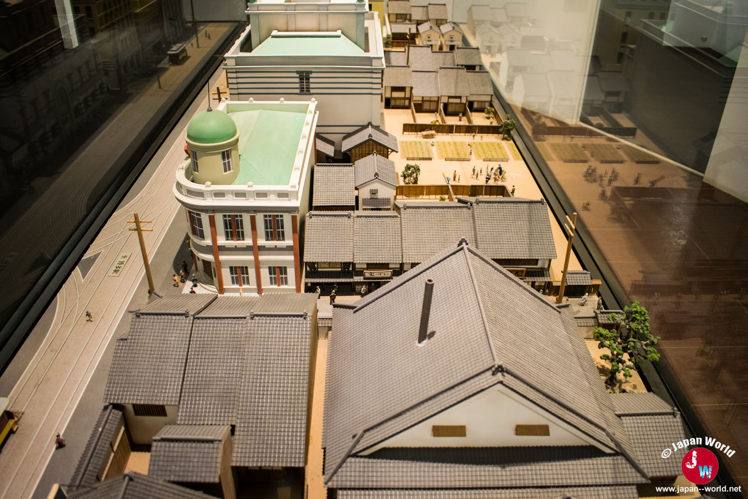Maquette comparant les bâtiments de Hakata pendant les périodes Meiji et Taishō