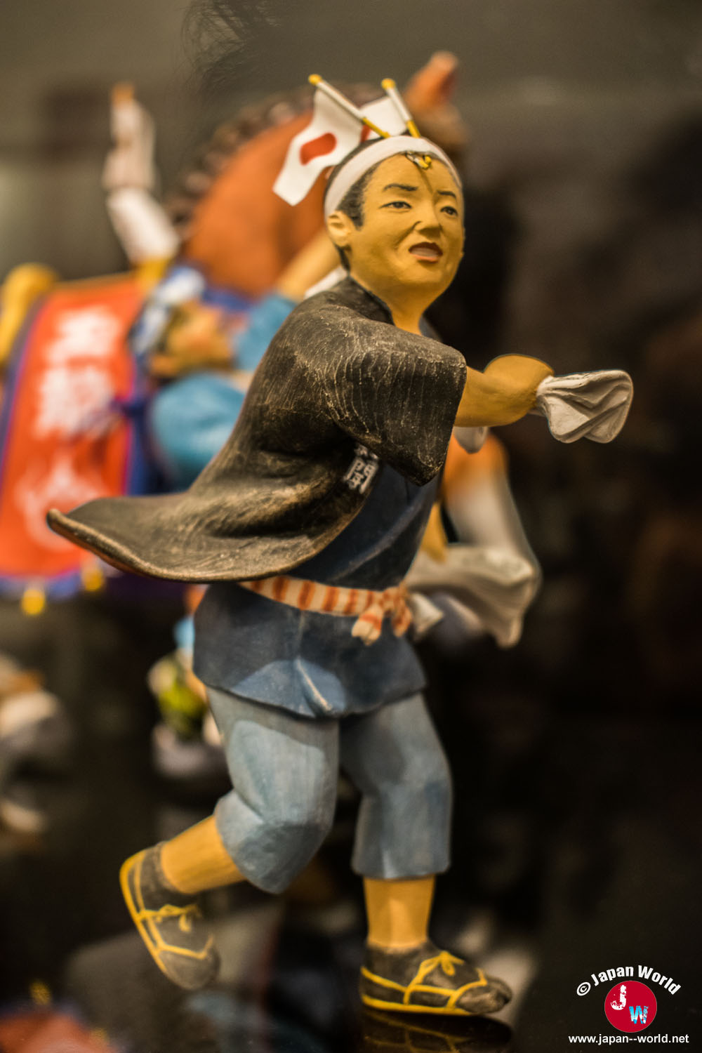 Figurine d'un danseur masqué du Hakata Niwaka
