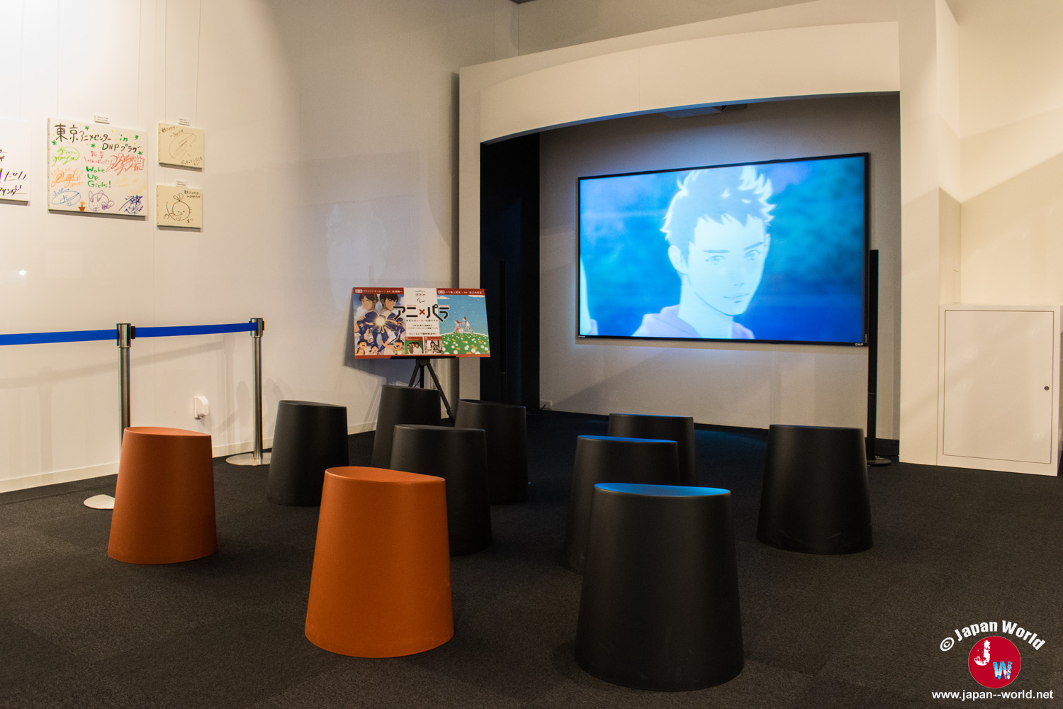 Espace de projection du Tokyo Anime Center diffusant un épisode de l'animé Anipara