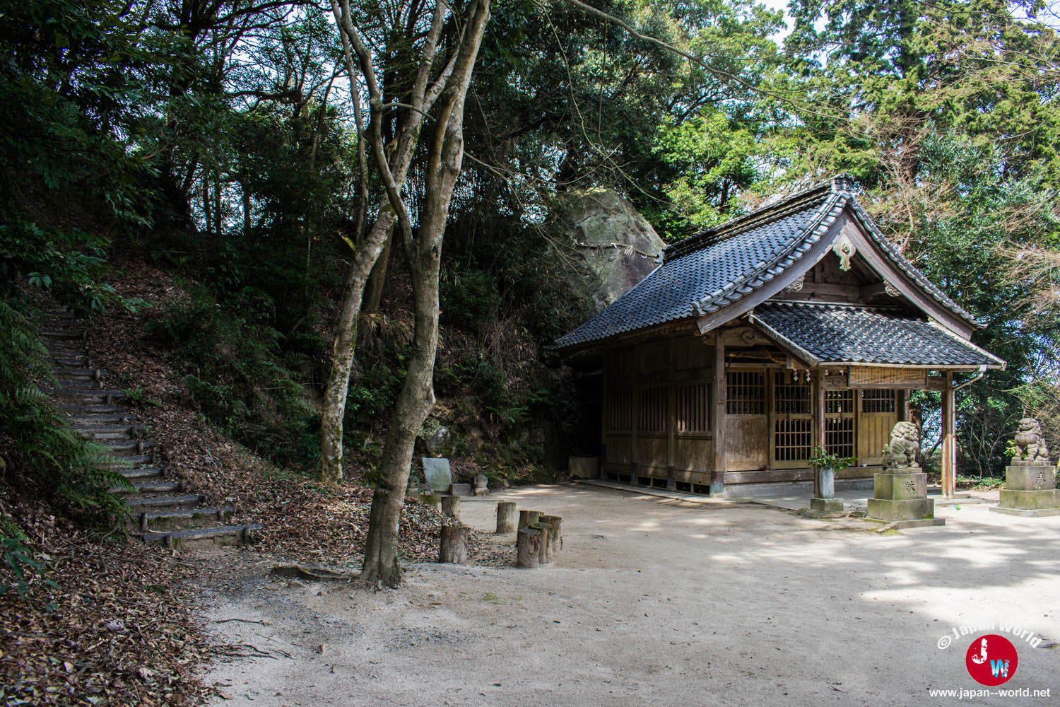 Petit bâtiment du sanctuaire sur le chemin du mont Tenpaizan