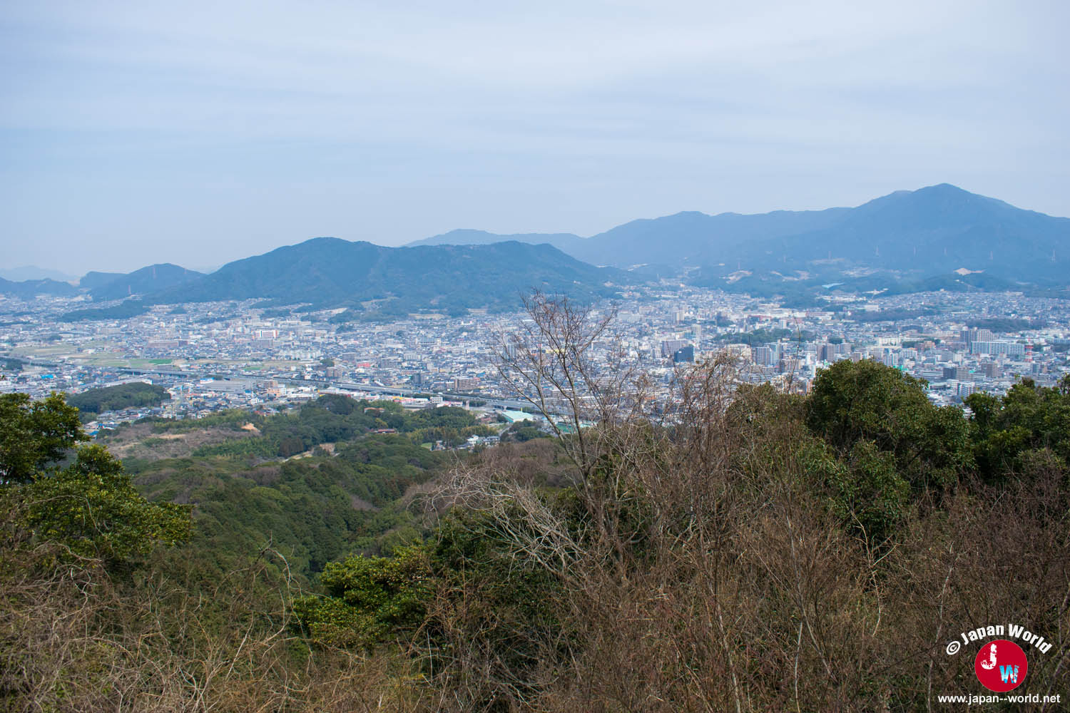 Première vue panoramique sur Fukuoka depuis le mont Tenpaizan