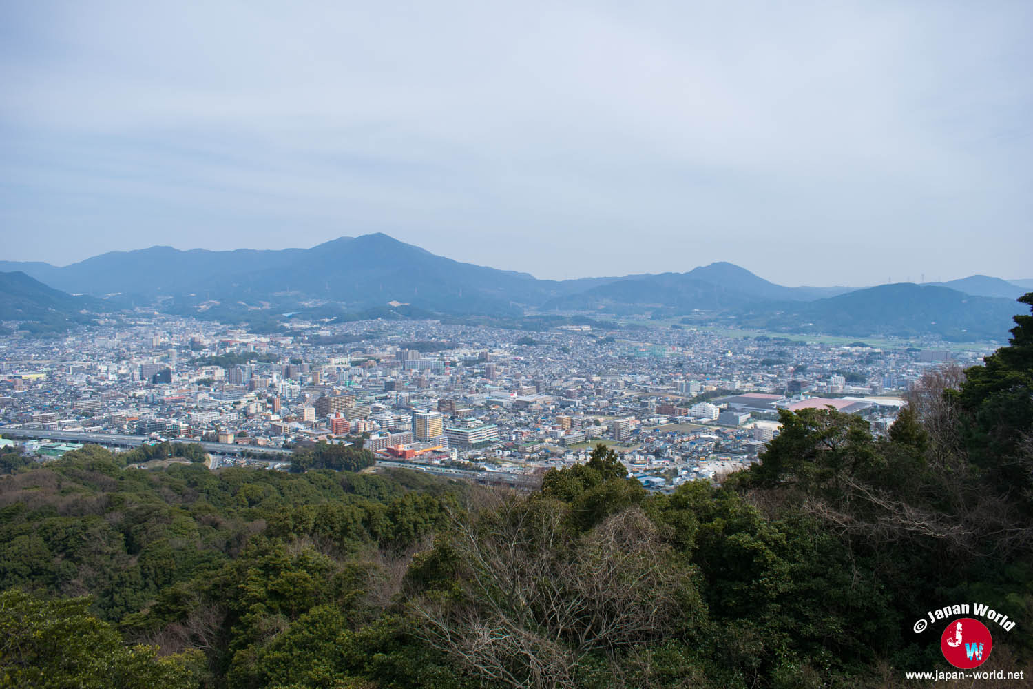 Panorama sur Fukuoka et les montagnes depuis le Tenpaizan