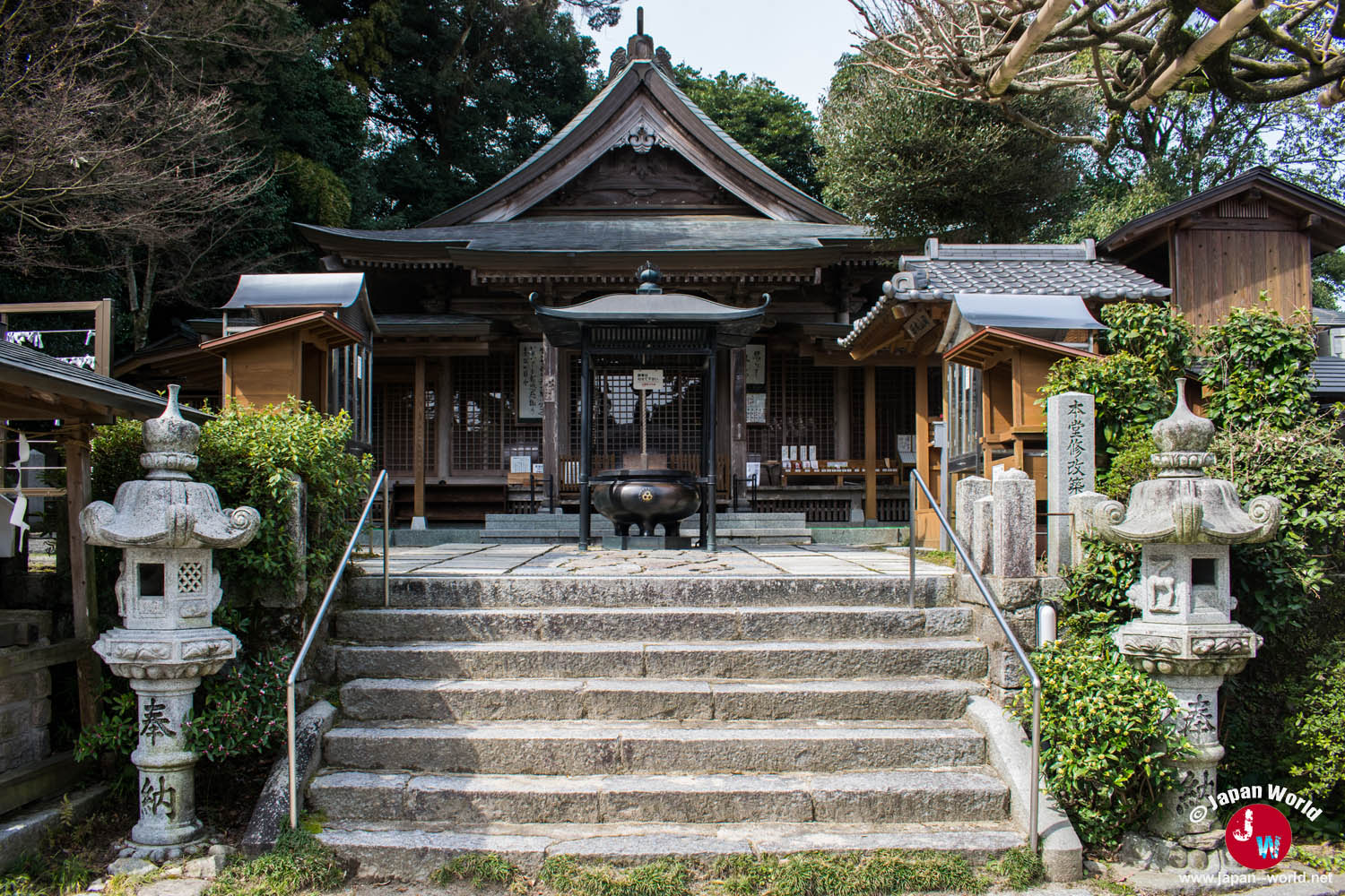 Bâtiment principal du temple Chinkazan Buzo-ji à Fukuoka