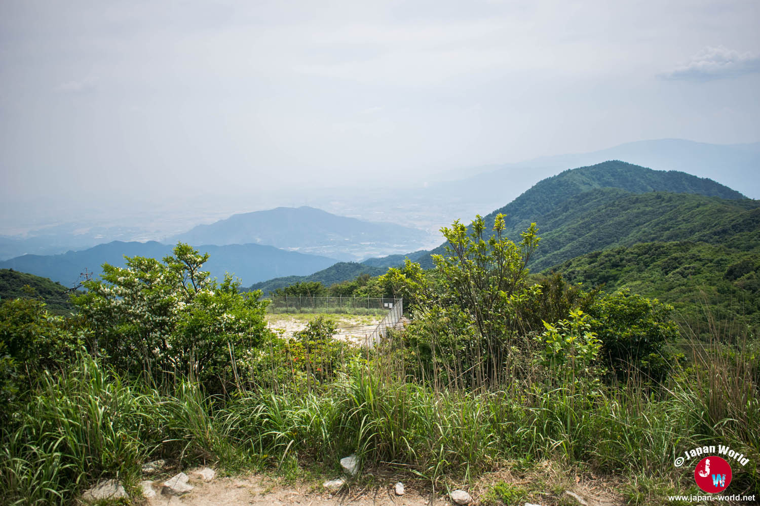 Première vue sur les montagnes depuis le sommet de Sangunsan