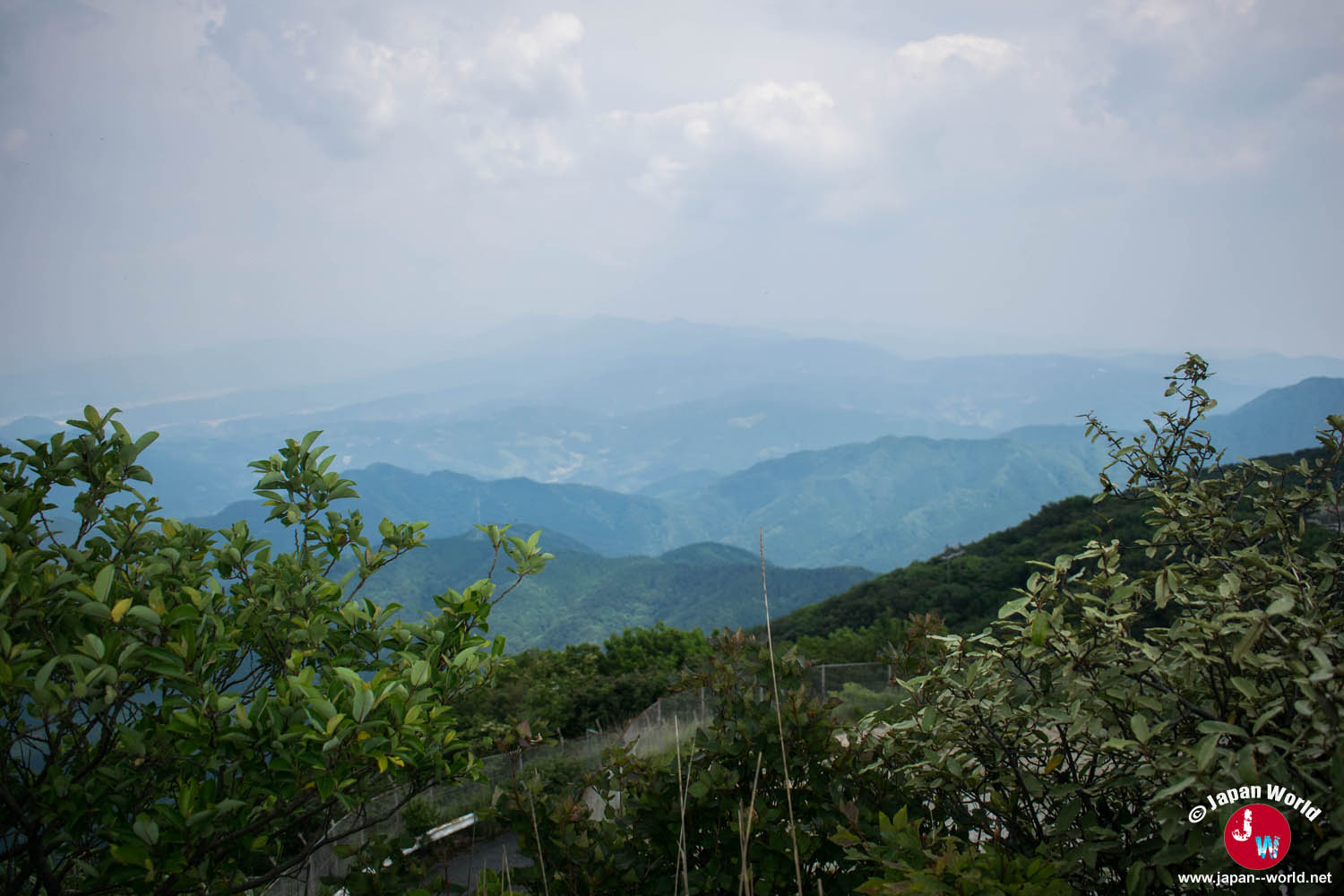 Vue sur les reliefs de Fukuoka depuis le mont Sangunsan