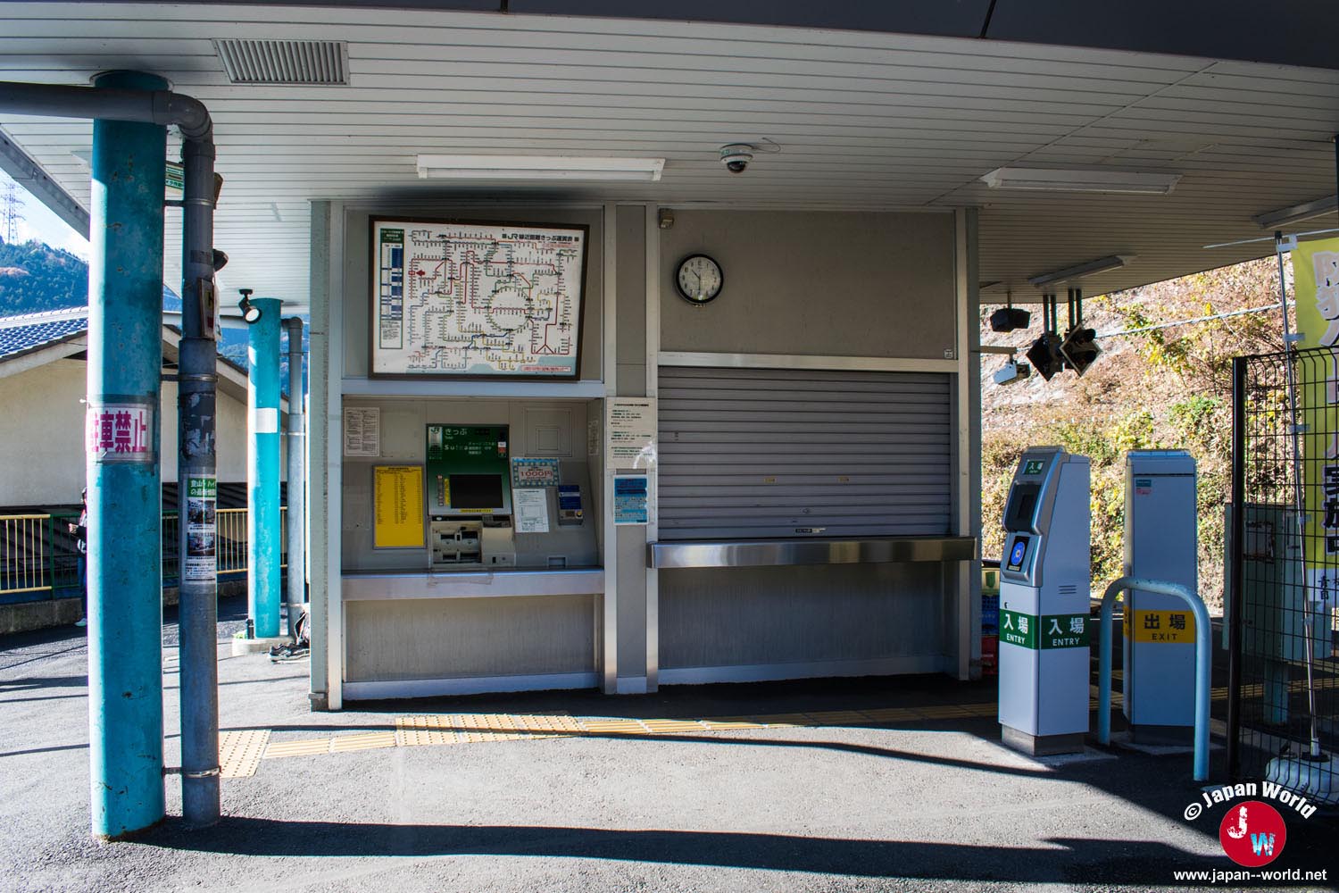 Entrée de la gare Ikusabata dans l'arrondissement d'Ome