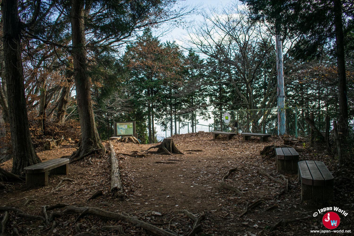 Place boisée au sommet du mont Takamizu-yama