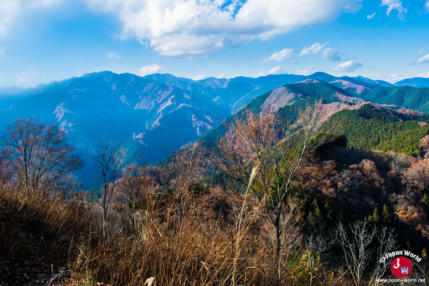 Chaîne de montagnes vue depuis le mont Iwatakeishi