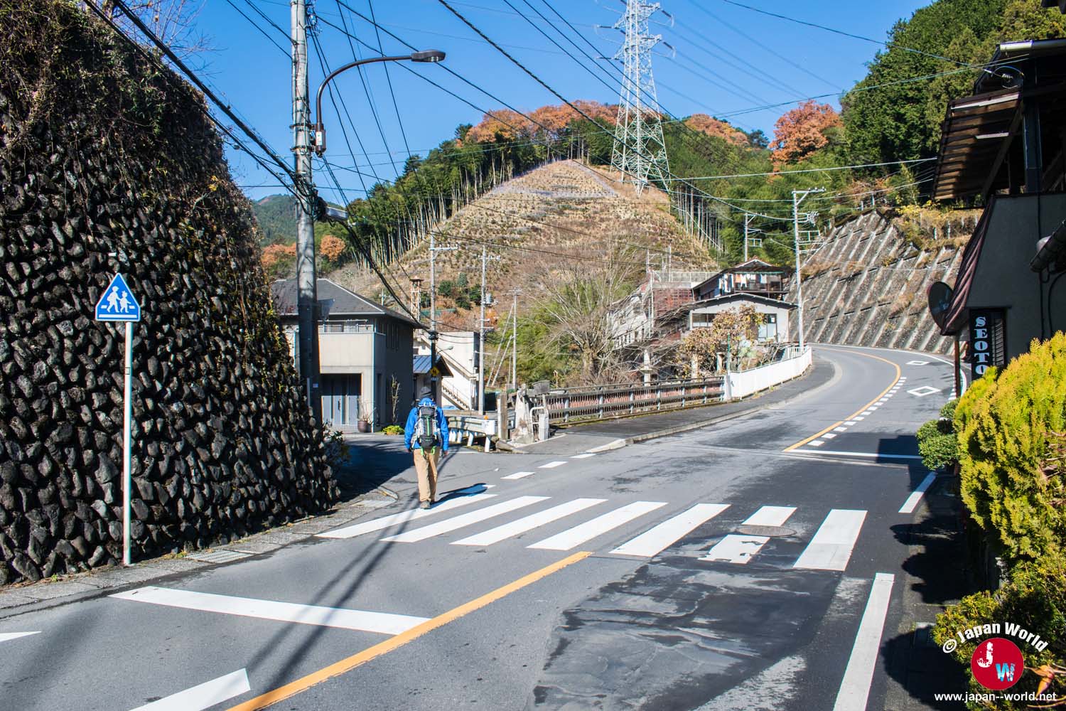 Intersection routière sur le chemin vers Takamizu-sanzan