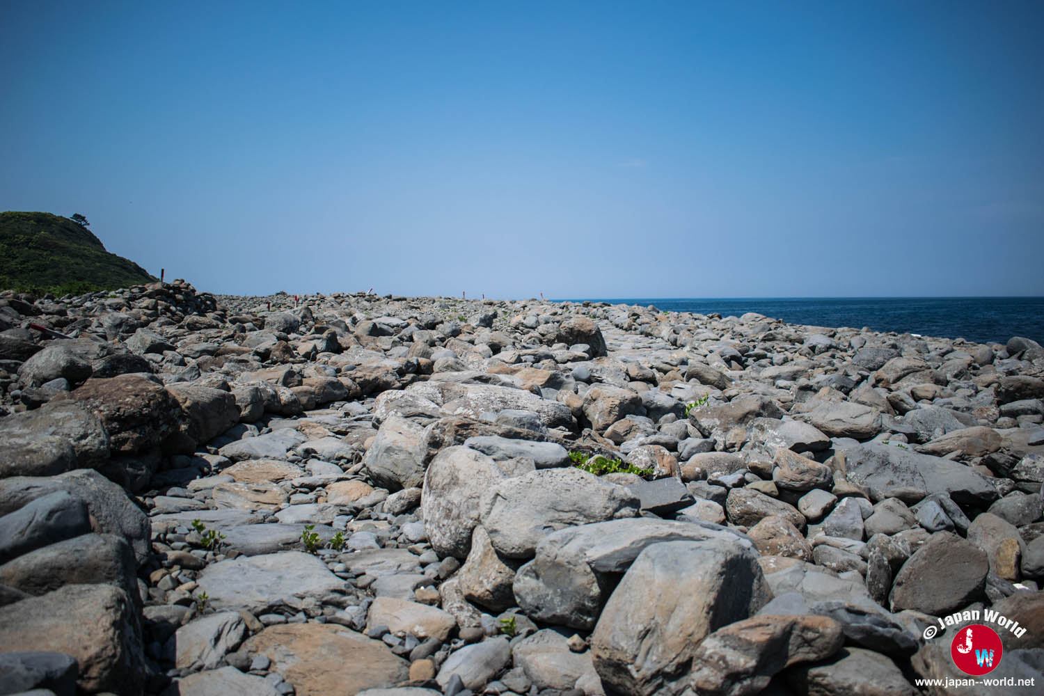 Plage de gros galets sur l'île d'Ainoshima
