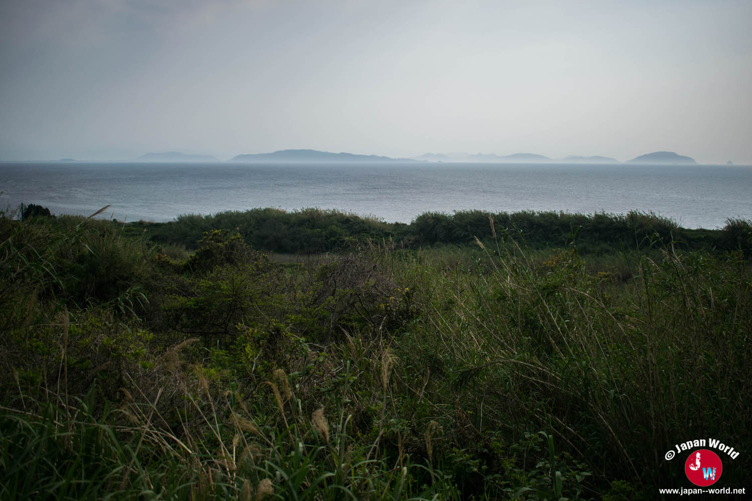 Panorama sur la mer depuis la route d'Ainoshima
