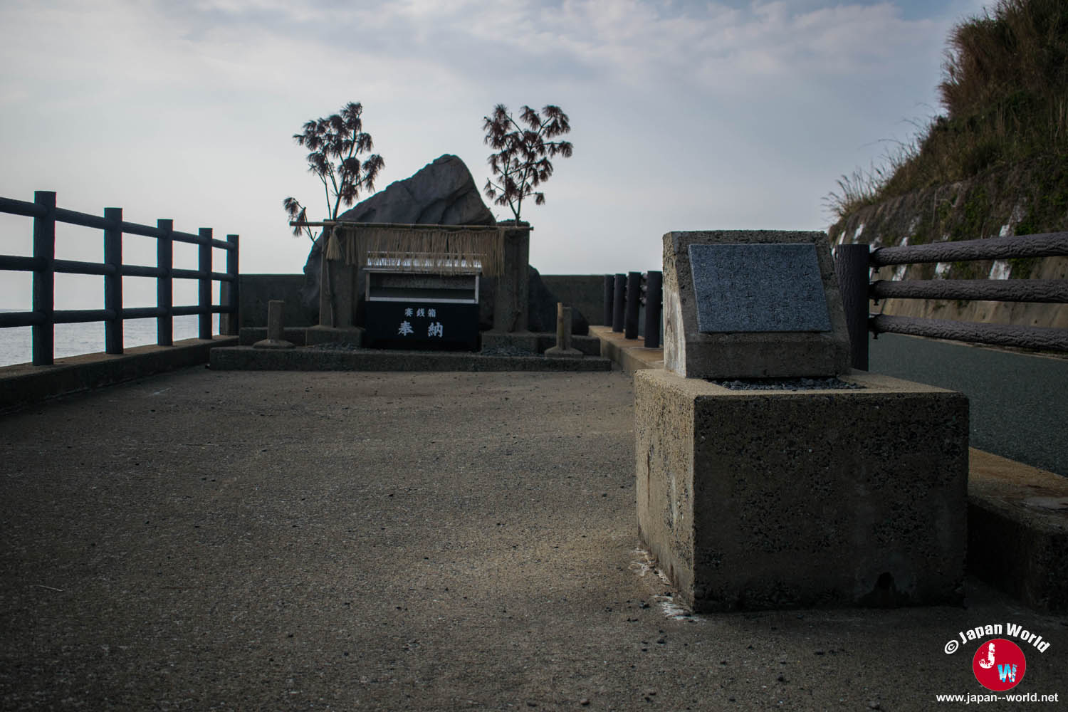 Monument consacré au Roi Dragon sur l'île d'Ainoshima