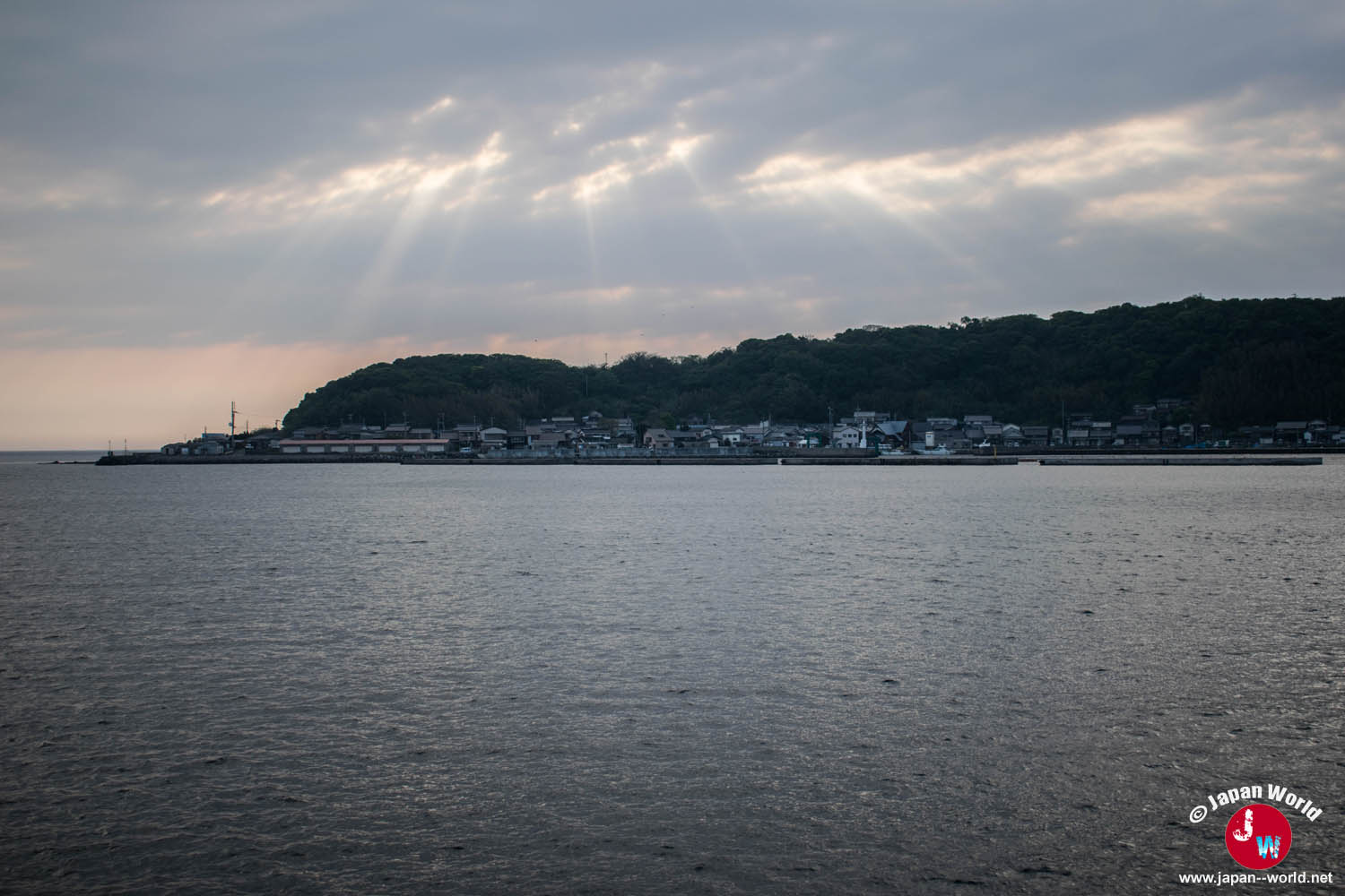 Île d'Ainoshima au coucher du soleil pendant le trajet du retour
