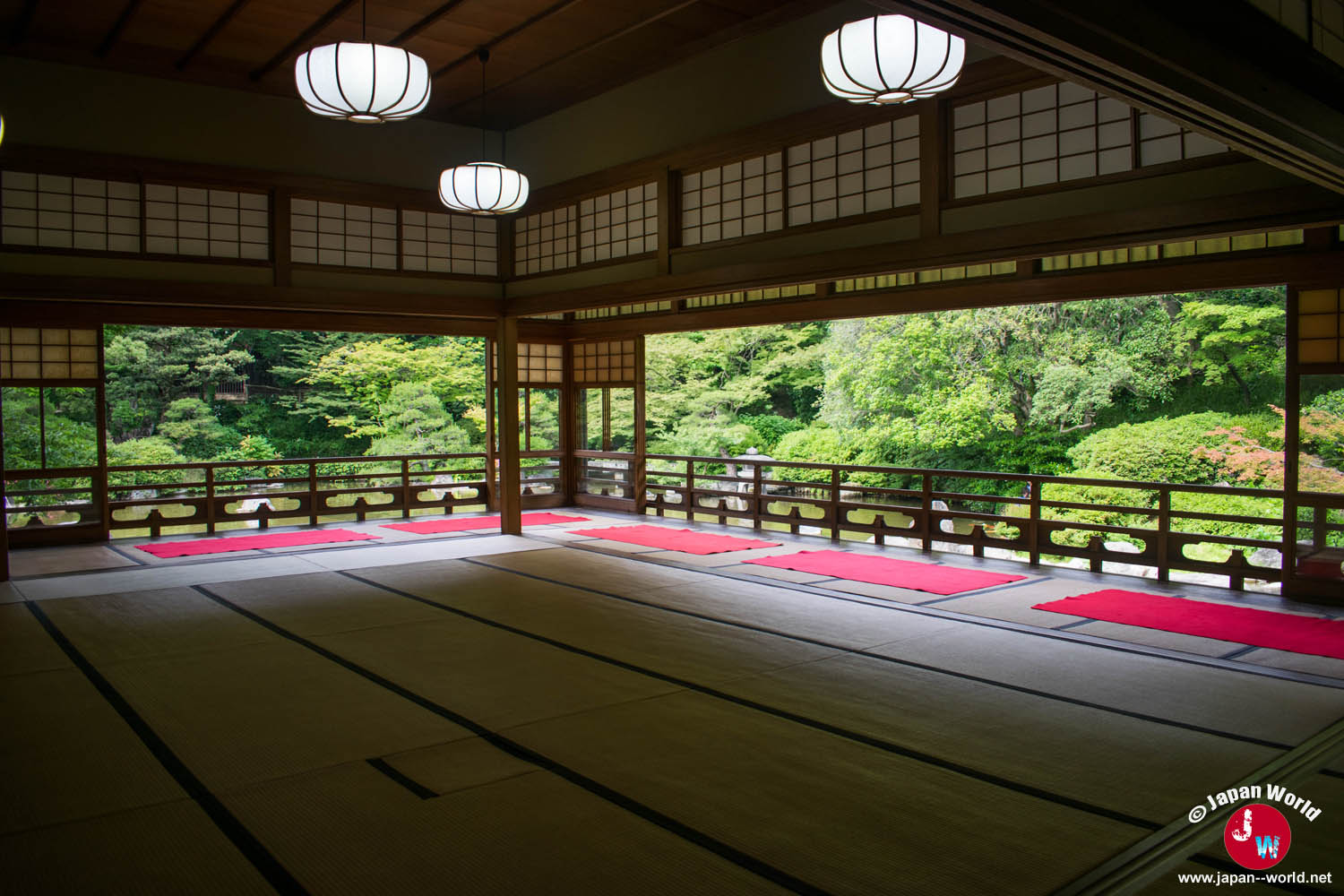 Salle en tatamis Ohiroma ouverte sur le jardin de Yusentei