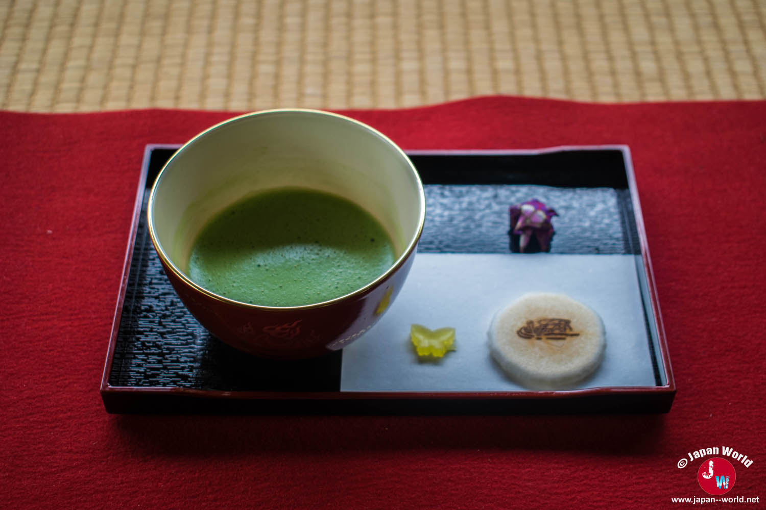 Set de matcha accompagné de pâtisseries japonaises à Yusentei
