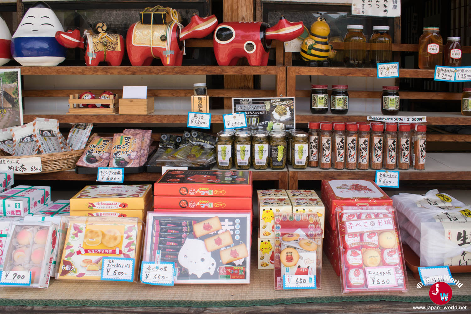Les boutiques de souvenirs à Ouchi-juku