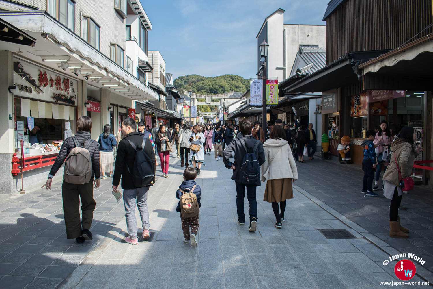 Allée marchande fréquentée de Dazaifu