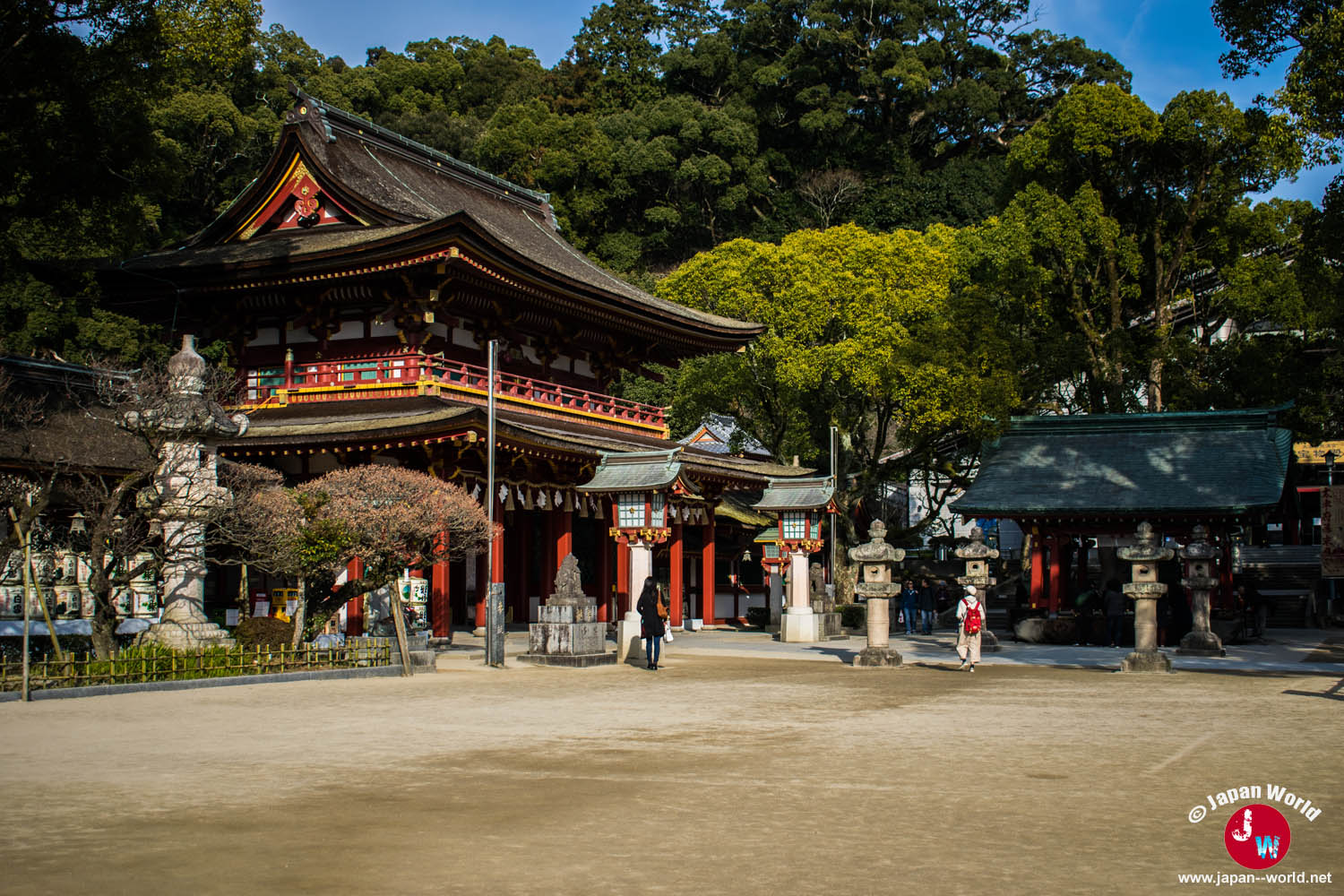 Vue de l'enceinte du sanctuaire Dazaifu Tenman-gu