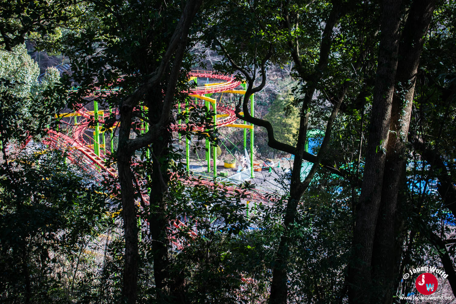 Parc d'attractions situé à côté du sanctuaire Dazaifu Tenman-gu