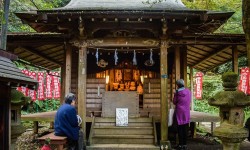 Le sanctuaire Sasuke Inari-jinja à Kanagawa