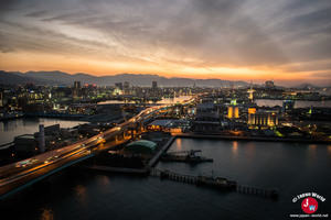 Vue proposée du haut de la Hakata Port Tower avec son coucher de soleil