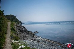 Premier arrêt sur l'île d'Ainoshima à Fukuoka sur sa plage Premier arrêt sur l'île d'Ainoshima à Fukuoka sur sa plage