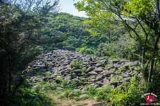 Monticule de pierre sur l'île d'Ainoshima à Fukuoka Monticule de pierre sur l'île d'Ainoshima à Fukuoka