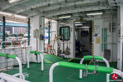 Intérieur du bateau pour se rendre à l'île de Shikanoshima