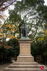 La statue du prince Arisugawa Taruhito au Parc mémorial d'Arisugawa-no-miya en 2017