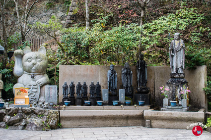 Montée jusqu'à la statue de Acala du temple Nanzo-in à Fukuoka