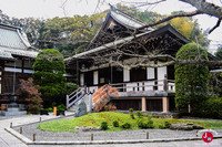 Le bâtiment principal du temple Hokoku-ji