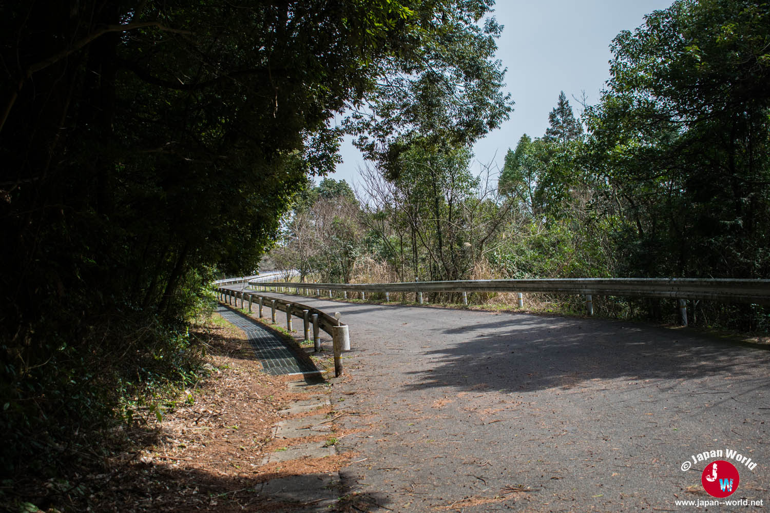 Route à l'arrivée près du lac Tempai à Fukuoka