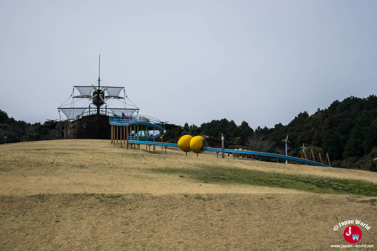 Parc d'attractions pour enfants près du lac Tempai