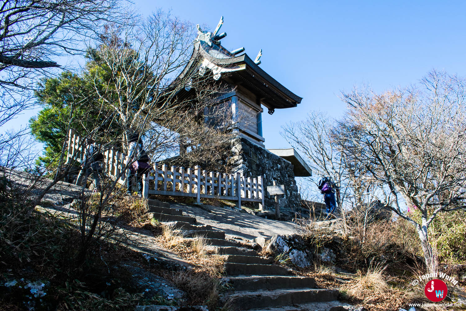 Petit sanctuaire au sommet du pic Nantai