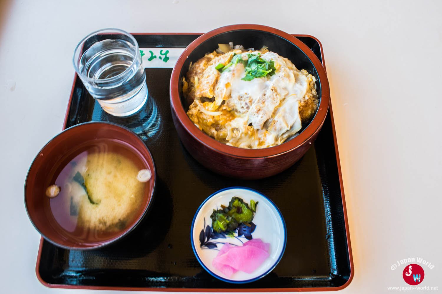 Bol et accompagnements du repas au mont Tsukuba