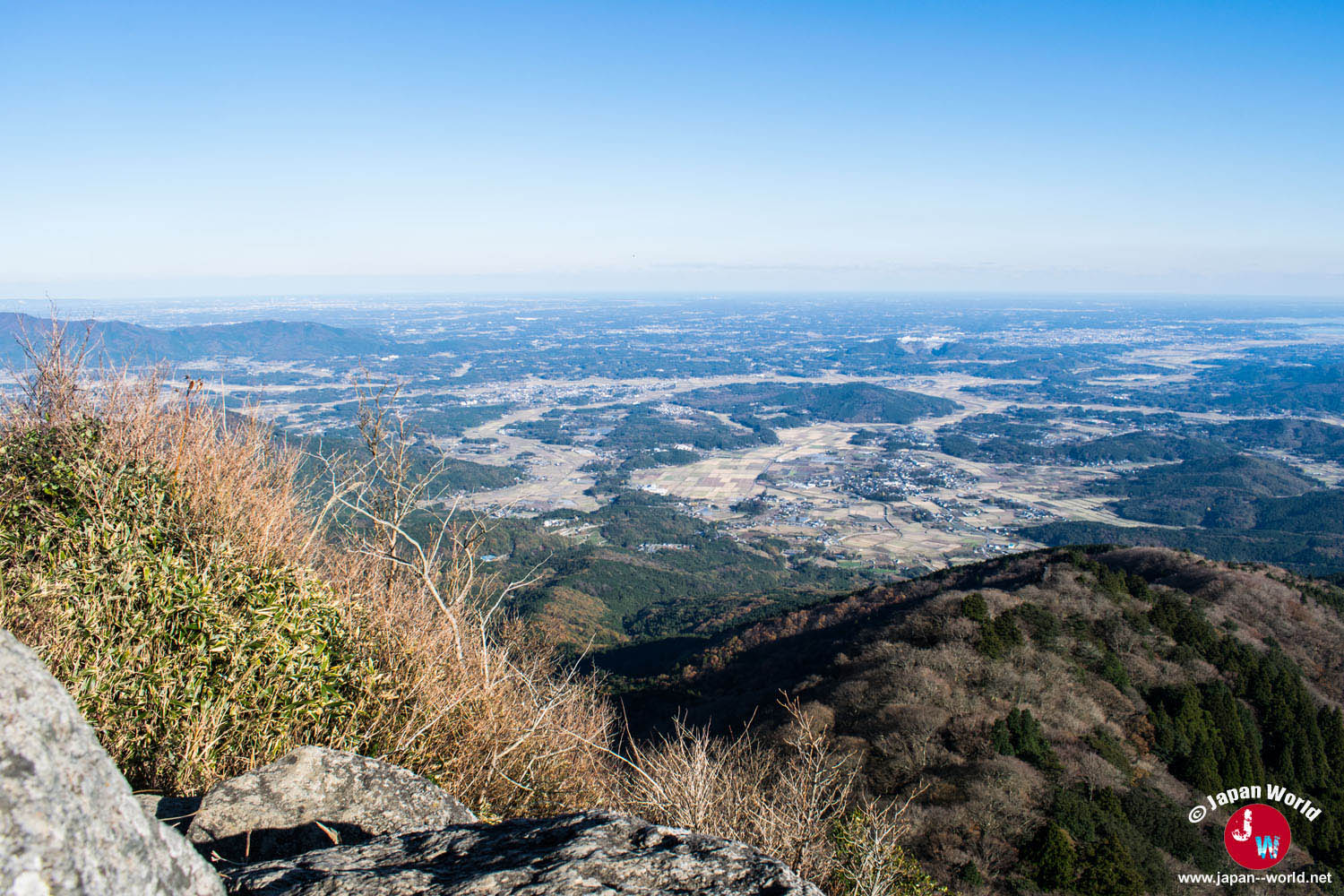 Vue panoramique sur la plaine depuis le pic Nyotai