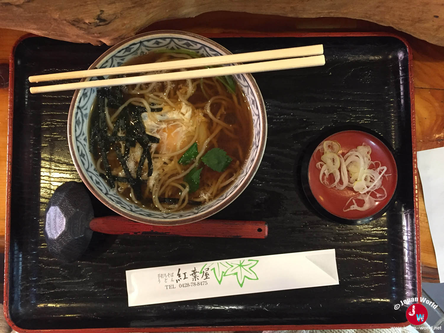 Bol de tsukimi servi pour le repas au Mont Mitake
