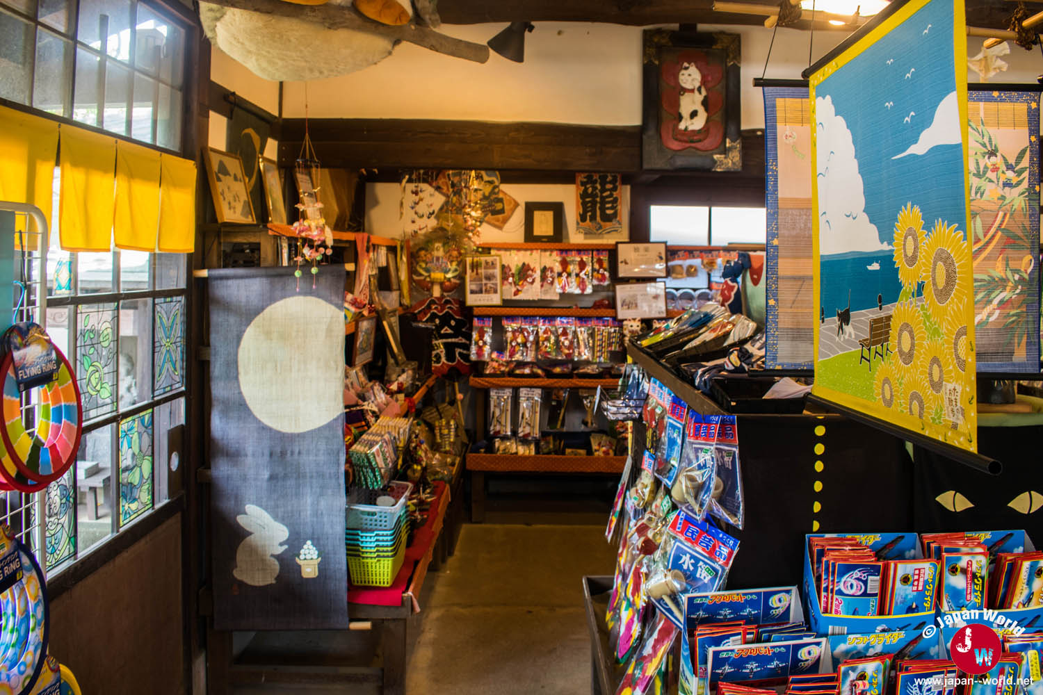 Intérieur traditionnel du magasin de souvenirs de Nokonoshima