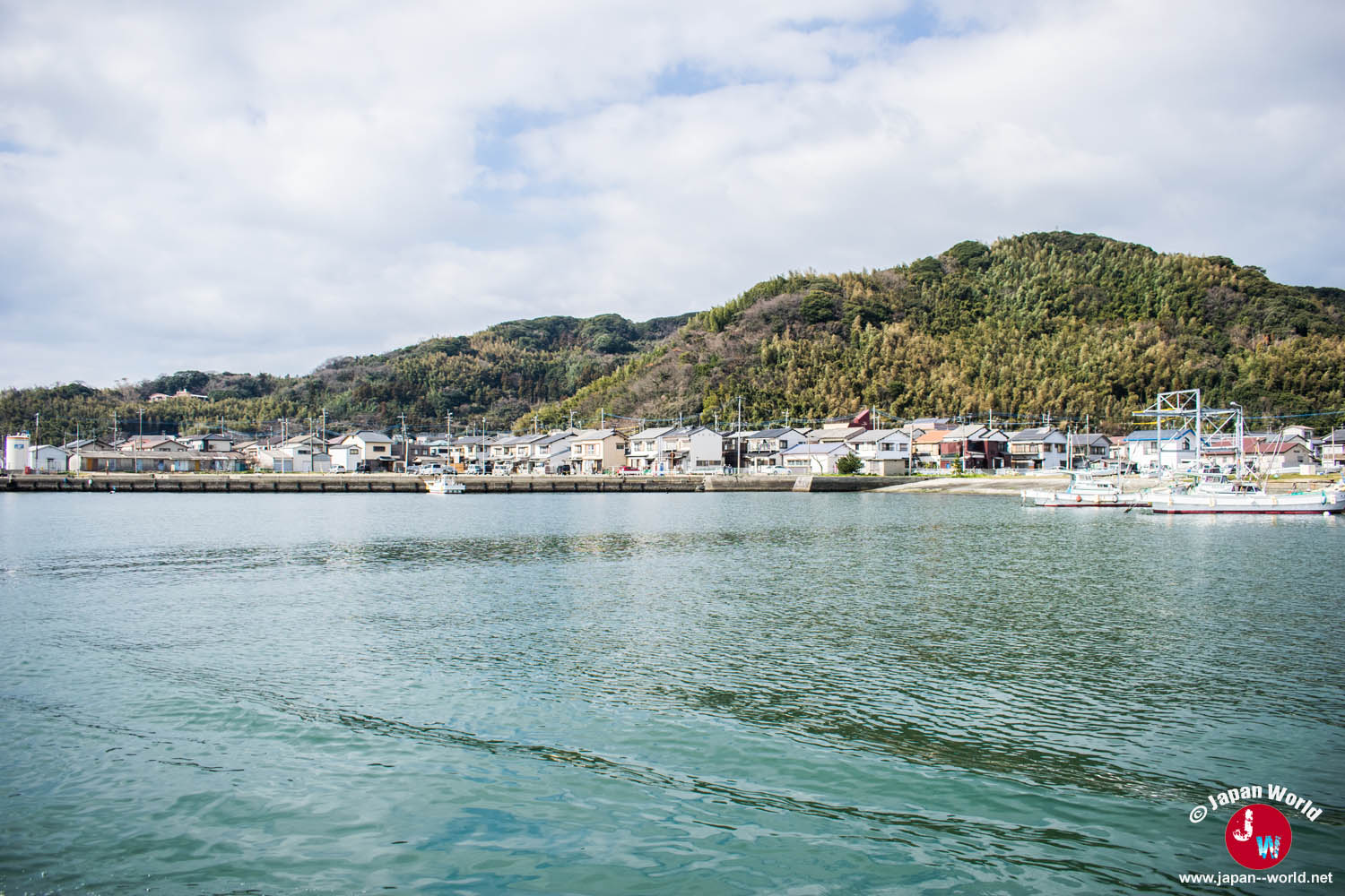 Côte de Shikanoshima à l'approche du port