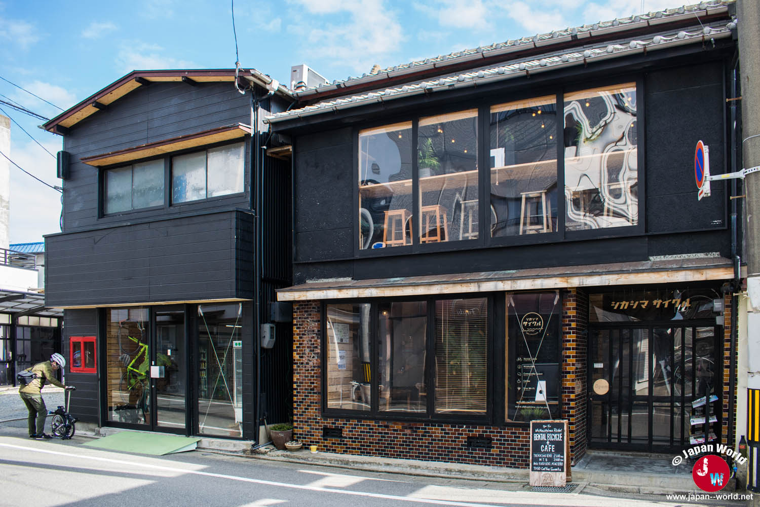 Façade du magasin de location de vélos à Shikanoshima